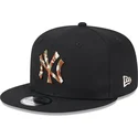 schwarze-snapback-kappe-mit-flachem-schirm-und-braunem-logo-9fifty-seasonal-infill-der-new-york-yankees-mlb-von-new-era