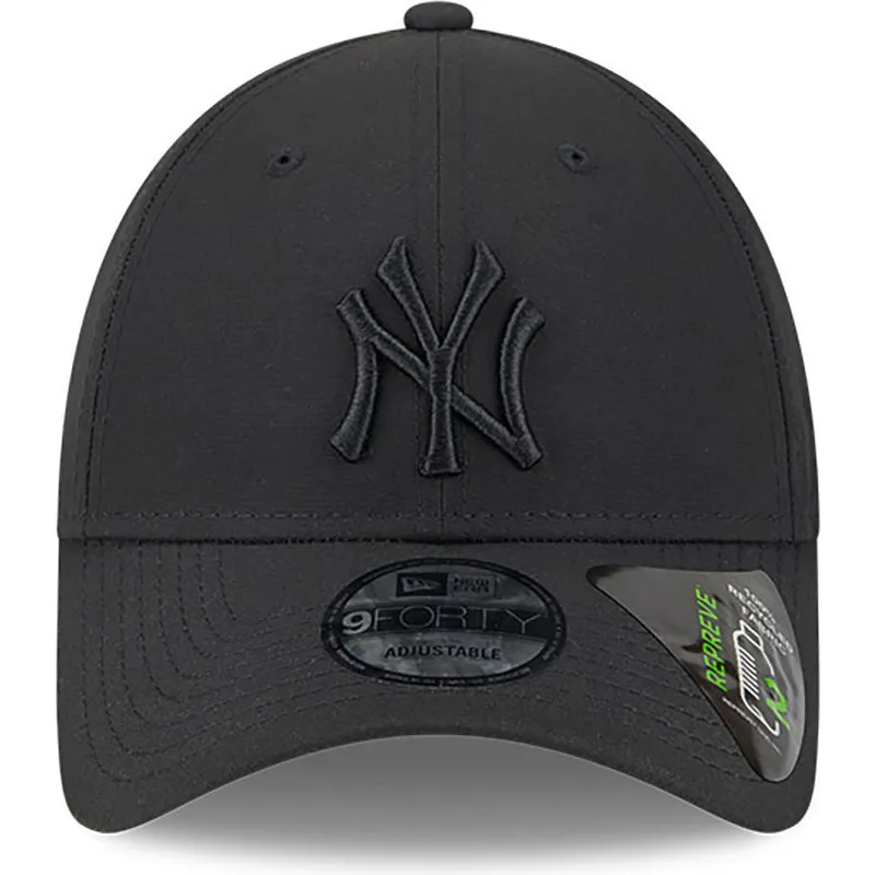 schwarze-verstellbare-curved-cap-mit-schwarzem-logo-9forty-repreve-outline-der-new-york-yankees-mlb-von-new-era
