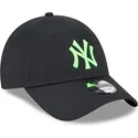 verstellbare-schwarze-curved-cap-mit-grunem-logo-9forty-neon-der-new-york-yankees-mlb-von-new-era