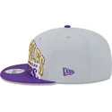 grau-violette-snapback-kappe-9fifty-tip-off-2023-der-los-angeles-lakers-nba-von-new-era