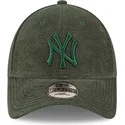 verstellbare-grune-gebogene-kappe-mit-grunem-logo-9forty-towelling-der-new-york-yankees-mlb-von-new-era