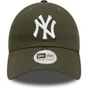 grune-verstellbare-curved-cap-9twenty-league-essential-der-new-york-yankees-mlb-von-new-era