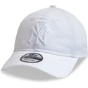 new-era-mlb-new-york-yankees-9twenty-league-essential-weisse-verstellbare-kappe-mit-gebogenem-schirm-und-weissem-logo
