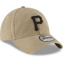 ljusbrun-bojd-justerbar-keps-med-svart-logotyp-9twenty-core-classic-fran-pittsburgh-pirates-mlb-av-new-era