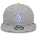 sapkak-lapos-szurke-snapback-9fifty-outline-new-york-yankees-mlb-new-era