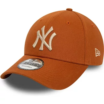 New Era Curved Brim 9FORTY League Essential New York Yankees MLB Brown Adjustable Cap with Beige Logo