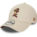 beige-verstellbare-9forty-kappe-mit-gebogenem-schirm-und-tasmanischem-teufel-charakter-von-looney-tunes-von-new-era