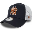 marineblau-weisse-trucker-cap-mit-braunem-logo-a-frame-boucle-der-new-york-yankees-mlb-von-new-era