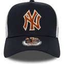 marineblau-weisse-trucker-cap-mit-braunem-logo-a-frame-boucle-der-new-york-yankees-mlb-von-new-era