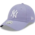 verstellbare-violette-damenkappe-9forty-league-essential-der-new-york-yankees-mlb-von-new-era