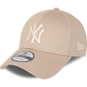 new-era-new-york-yankees-mlb-9forty-league-essential-beige-justerbar-keps-med-bojd-skarm-och-beige-logotyp