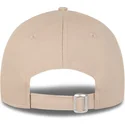 new-era-new-york-yankees-mlb-9forty-league-essential-beige-justerbar-keps-med-bojd-skarm-och-beige-logotyp