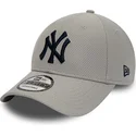 verstellbare-graue-kappe-mit-gebogenem-schirm-und-marineblauem-logo-9forty-diamond-era-essential-der-new-york-yankees-mlb-von-ne
