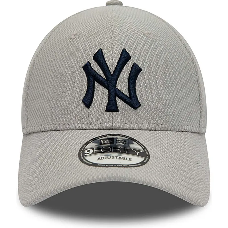 verstellbare-graue-kappe-mit-gebogenem-schirm-und-marineblauem-logo-9forty-diamond-era-essential-der-new-york-yankees-mlb-von-ne