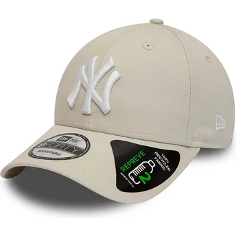 Beige justerbar böjd keps 9FORTY REPREVE League Essential New York Yankees MLB från New Era