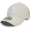 beige-verstellbare-9forty-jersey-essential-kappe-der-new-york-yankees-mlb-von-new-era