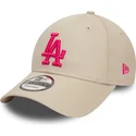 beige-verstellbare-kappe-mit-gebogenem-schirm-und-rosa-logo-9forty-league-essential-los-angeles-dodgers-mlb-von-new-era