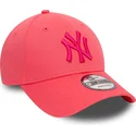verstellbare-rosa-gebogene-kappe-mit-rosa-logo-9forty-league-essential-der-new-york-yankees-mlb-von-new-era