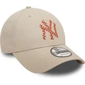 beige-verstellbare-curved-cap-9forty-seasonal-infill-der-new-york-yankees-mlb-von-new-era