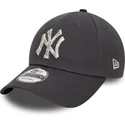 verstellbare-graue-9forty-kappe-mit-gebogenem-schirm-und-animal-infill-der-new-york-yankees-mlb-von-new-era