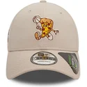 beige-justerbar-bojd-keps-9forty-repreve-basketball-pizza-fran-new-era