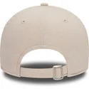 beige-justerbar-bojd-keps-9forty-repreve-basketball-pizza-fran-new-era
