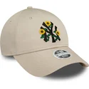 verstellbare-beige-damenkappe-9forty-floral-der-new-york-yankees-mlb-von-new-era