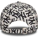 justerbar-beige-och-svart-bojd-keps-9forty-monogram-fran-new-york-yankees-mlb-av-new-era