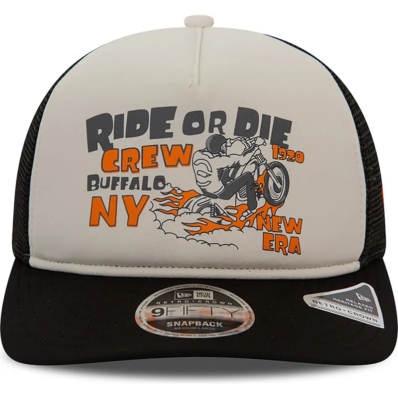 schwarze-und-weisse-trucker-kappe-american-ride-or-die-9fifty-retro-crown-a-frame-von-new-era