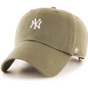 braune-gebogene-kappe-mit-kleinem-new-york-yankees-logo-mlb-clean-up-von-47-brand