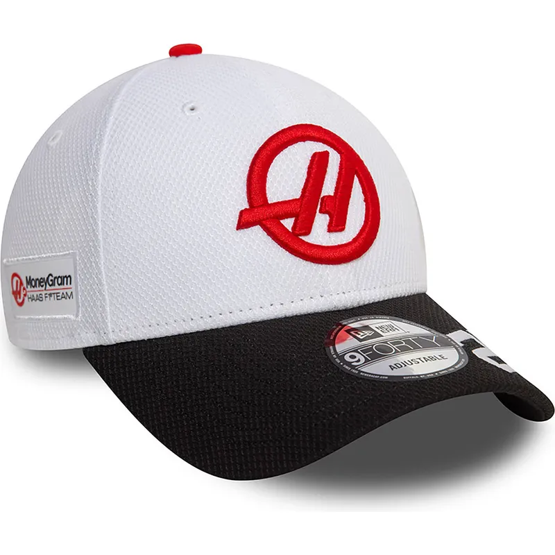 weisse-und-schwarze-gebogene-snapback-kappe-kevin-magnussen-9forty-von-haas-f1-team-formula-1-von-new-era