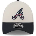 atlanta-braves-mlb-9forty-stretch-snap-4th-of-july-snapback-kappe-in-beige-und-marineblau-von-new-era