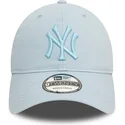 new-era-9twenty-league-essential-new-york-yankees-mlb-verstellbare-hellblaue-kappe-mit-gebogenem-schirm-und-blauem-logo