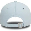 new-era-9twenty-league-essential-new-york-yankees-mlb-verstellbare-hellblaue-kappe-mit-gebogenem-schirm-und-blauem-logo