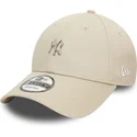 beige-verstellbare-curved-cap-9forty-metallic-pin-der-new-york-yankees-mlb-von-new-era