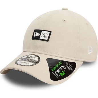 Beige justerbar böjd keps 9TWENTY REPREVE från New Era