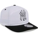 new-york-yankees-mlb-vit-och-svart-snapback-golfer-keps-med-bojd-skarm-och-chrome-logotyp-fran-new-era
