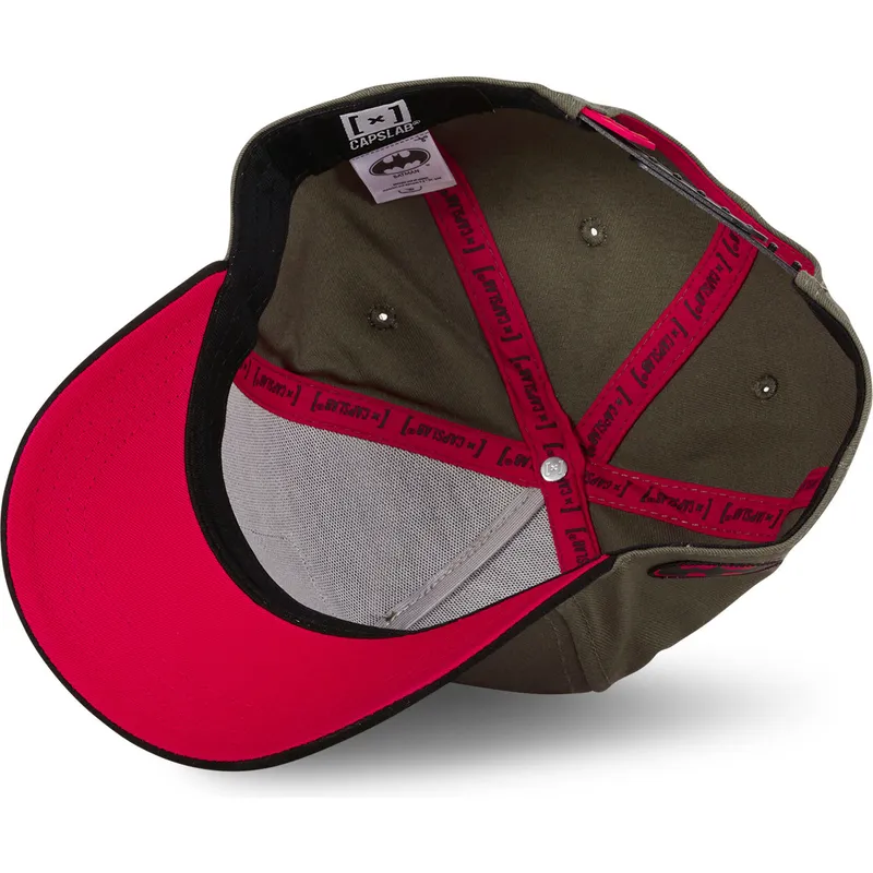 braune-und-schwarze-gebogene-snapback-kappe-batman-kni-dc-comics-von-capslab