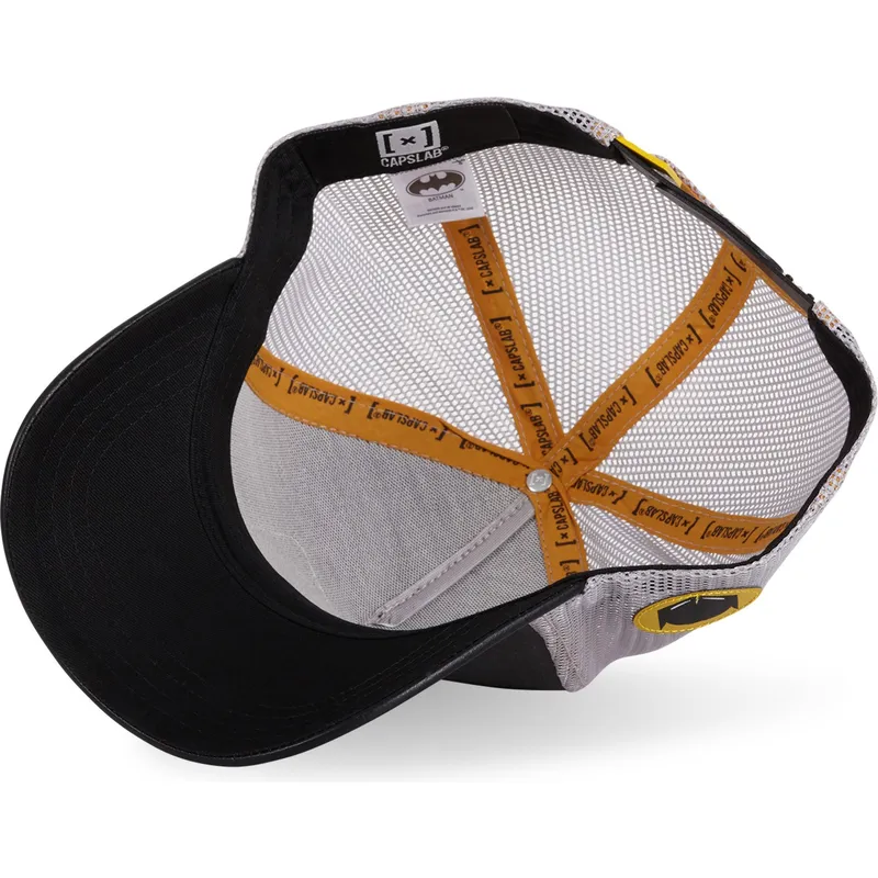 trucker-cap-schwarz-und-grau-batman-rev-dc-comics-von-capslab