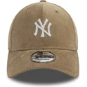beige-verstellbare-9forty-cord-kappe-der-new-york-yankees-mlb-von-new-era