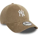 beige-verstellbare-9forty-cord-kappe-der-new-york-yankees-mlb-von-new-era