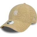 9forty-new-york-yankees-mlb-new-era-verstellbare-beige-damen-kappe-mit-gebogenem-schirm-aus-borgstoff