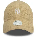 9forty-new-york-yankees-mlb-new-era-verstellbare-beige-damen-kappe-mit-gebogenem-schirm-aus-borgstoff