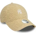 verstellbare-beige-gebogene-kappe-fur-damen-9forty-borg-der-new-york-yankees-mlb-von-new-era