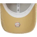9forty-new-york-yankees-mlb-new-era-verstellbare-beige-damen-kappe-mit-gebogenem-schirm-aus-borgstoff