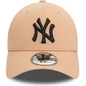 beige-gebogener-fitted-cap-mit-schwarzem-logo-39thirty-league-essential-der-new-york-yankees-mlb-von-new-era