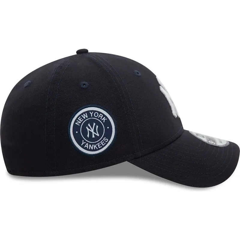 marineblaue-verstellbare-curved-cap-9forty-side-patch-der-new-york-yankees-mlb-von-new-era