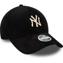 schwarze-gebogene-verstellbare-damenkappe-mit-beigem-logo-9forty-cord-der-new-york-yankees-mlb-von-new-era