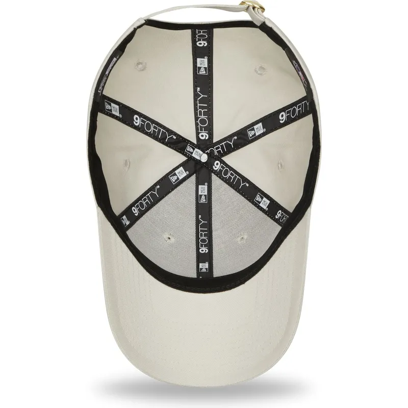 beige-justerbar-kurvad-keps-for-dam-med-gyllene-logotyp-9forty-metallic-logo-fran-new-york-yankees-mlb-av-new-era