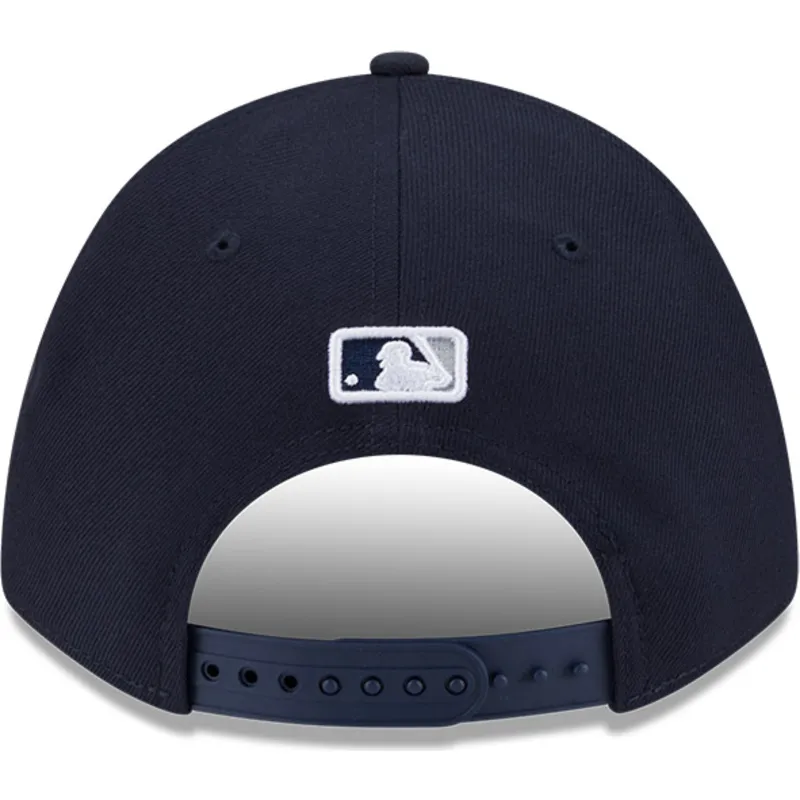 sapkak-ivelt-sotetkek-snapback-9forty-m-crown-player-replica-new-york-yankees-mlb-new-era